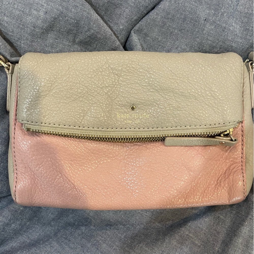 Kate Spade New York Cobble Hill Marsala Pebble Leather Crossbody in Grey & Pink